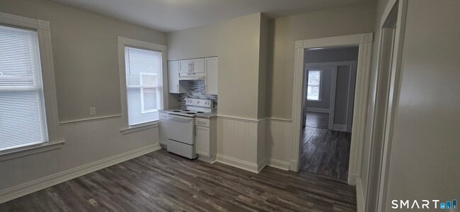 Building Photo - 114 Cedar Hill Ave