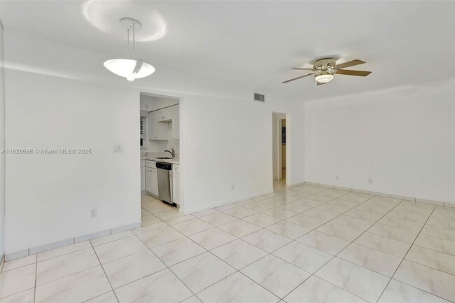 Building Photo - 312 Hendricks Isle