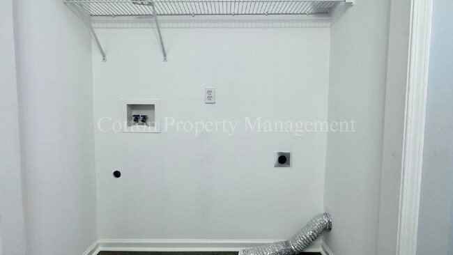 Building Photo - LEASING SPECIAL - Ask about our 1 month Re...