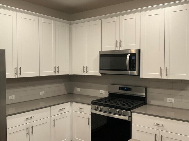 Building Photo - 128 Banyon Dr