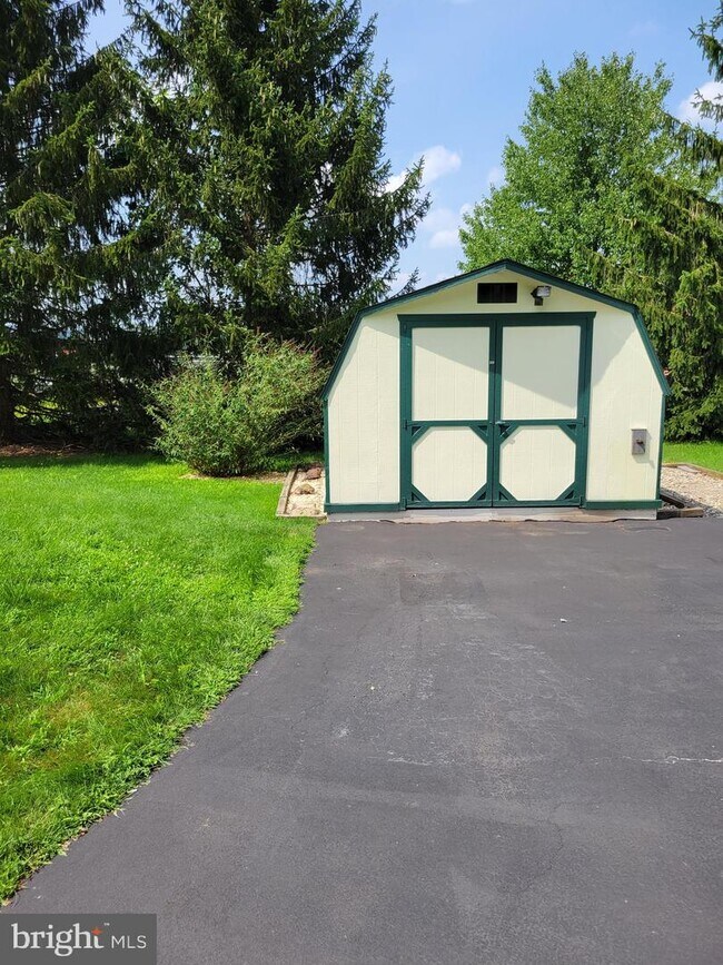 Building Photo - 994 Gravel Pike