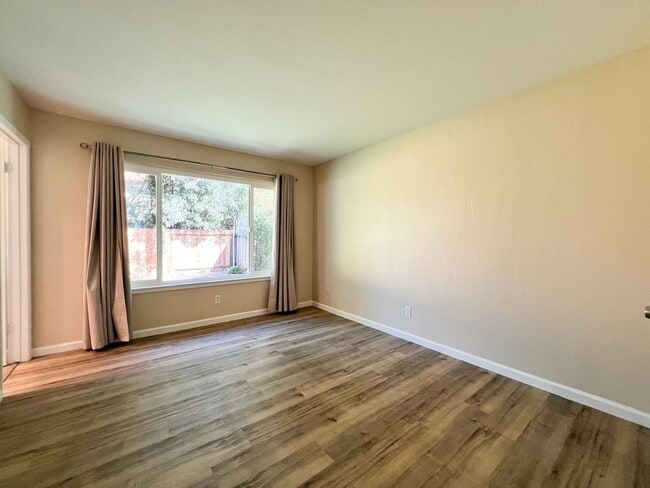 Building Photo - Single Level Four Bedroom North Napa Home