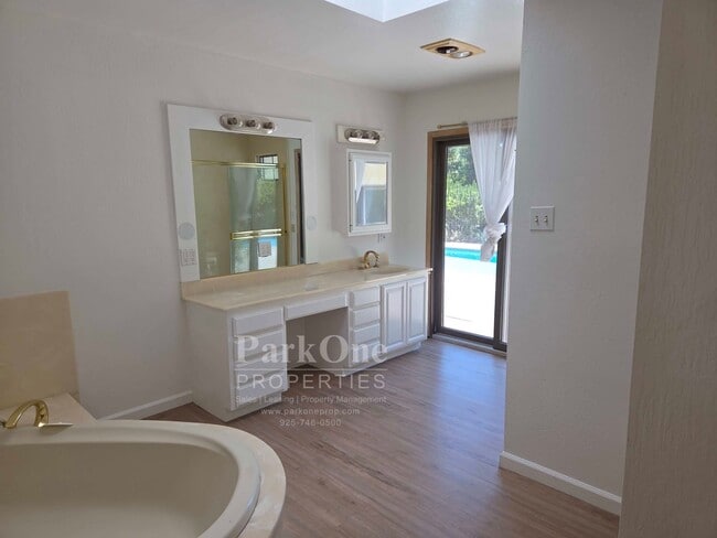 Building Photo - Single Level Alamo Rental near Roundhill G...