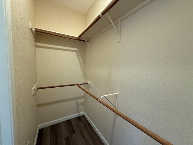 Building Photo - 303 Kates Way