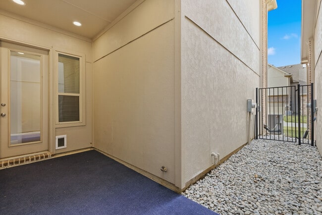 Building Photo - 4229 Broadway Ave