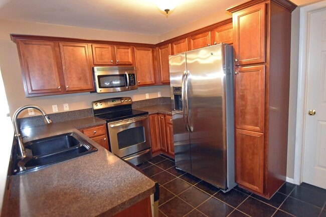 Building Photo - 3-Bedroom, 2-Bath, 2-Car Garage Condo, Ste...