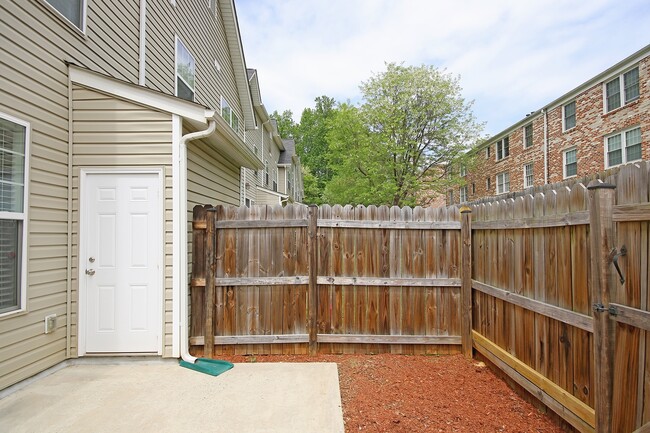 Building Photo - Berkshire Landing Townhome Close to Shops ...