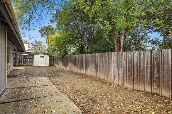 Building Photo - 1930 Camino Verde