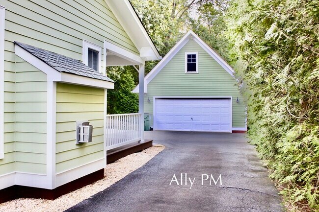 Building Photo - 1892 Clay Dr