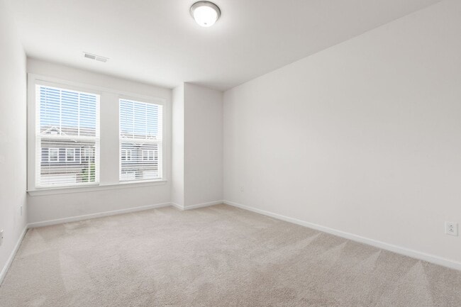 Building Photo - Beautifully Appointed Townhome in Prime Ho...