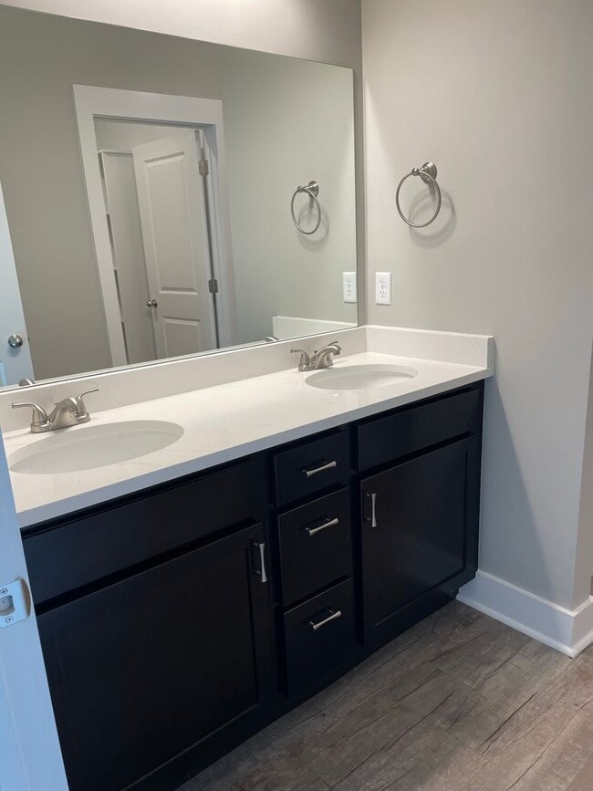 Building Photo - 3 Bedroom, 2 Bath Home in Valley View