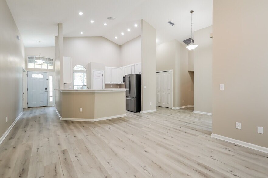 Building Photo - 8895 Canopy Oaks Dr