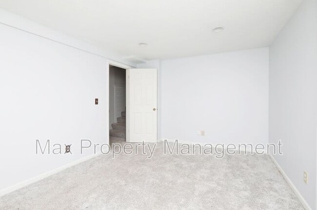 Building Photo - 2400 Rocklyn Dr