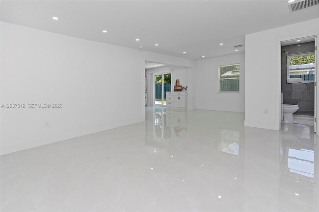 Building Photo - 1473 NE 30th Ct