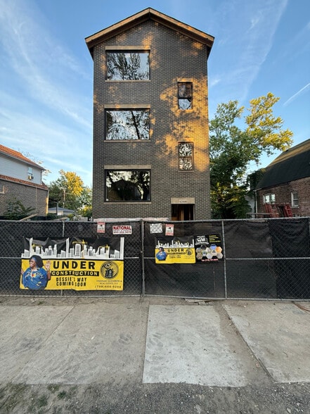 Primary Photo - 1249 S Kedvale Ave