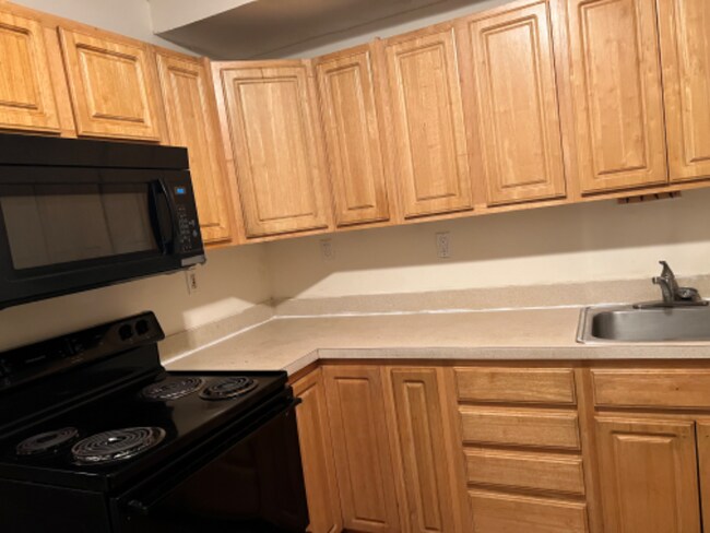 Building Photo - 320 Walnut St