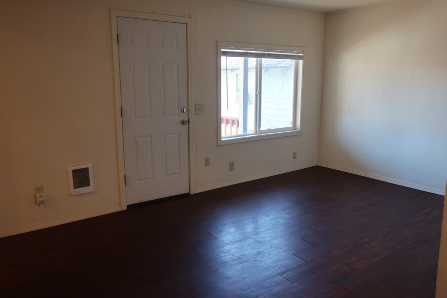 Primary Photo - 220 Methow St