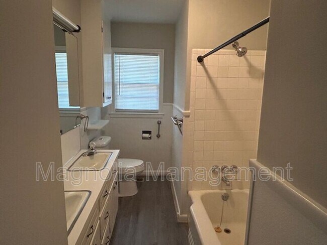 Building Photo - 930 Buckhorn St