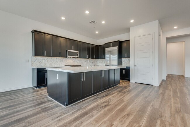 Building Photo - 12608 Heritage Hts Dr