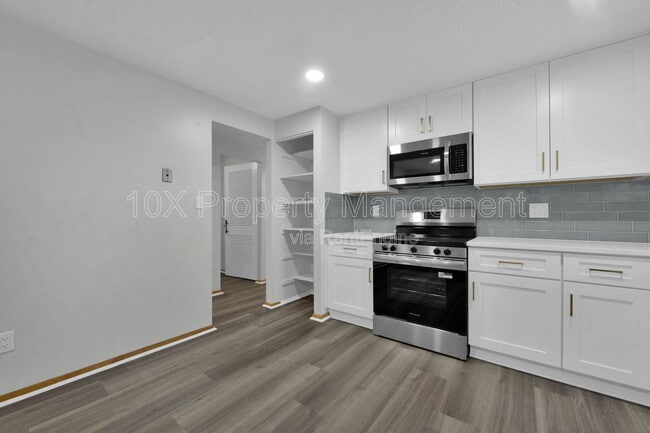 Building Photo - 1638 Parkinson Dr