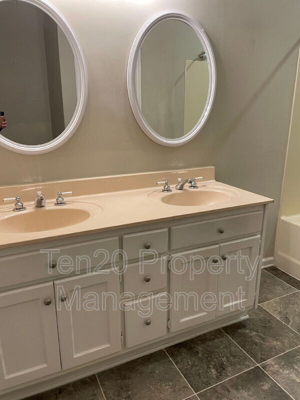 Building Photo - 326 Hardaway Ct