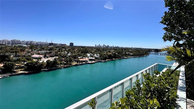 Building Photo - 9201 E Bay Harbor Dr