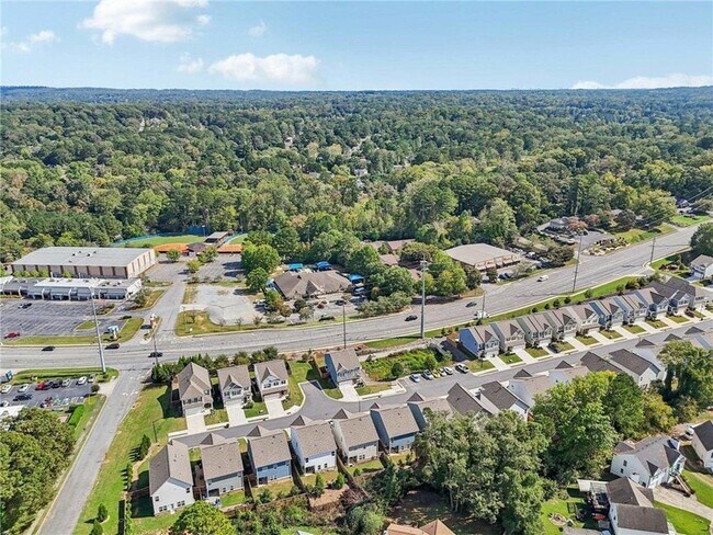 Building Photo - 3890 Clarington Dr