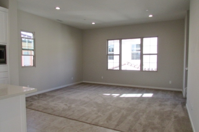 Building Photo - 3 Bed, 3.5 Bath Detached Home in Portola S...