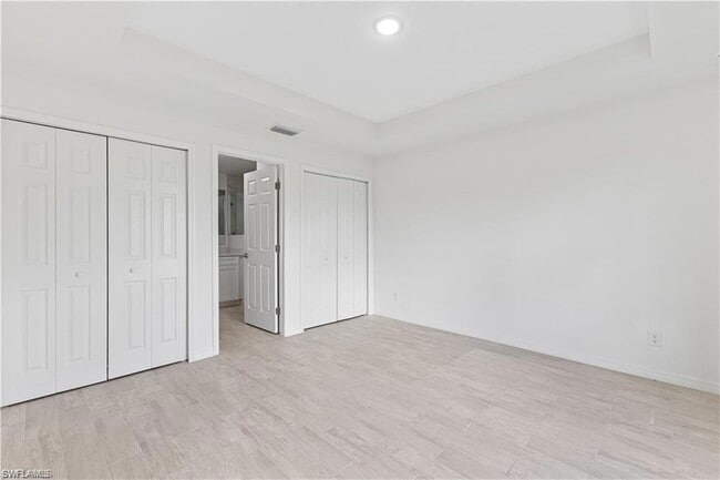 Building Photo - 835 Palomino St E