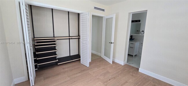 Building Photo - 2731 SW 29th Ave