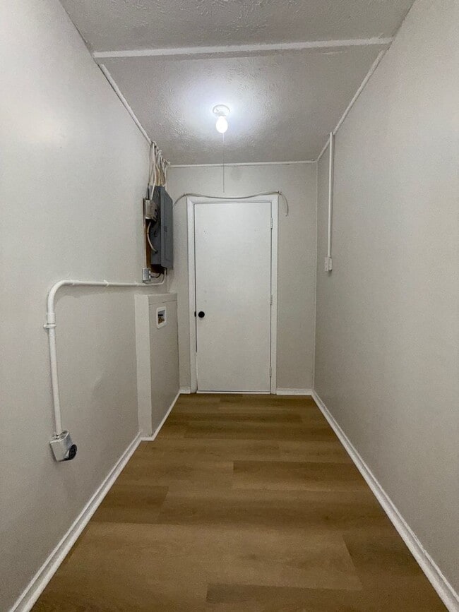 Building Photo - Beautifully Updated 3BR Home w/ Fenced Yard & 2-Car Garage