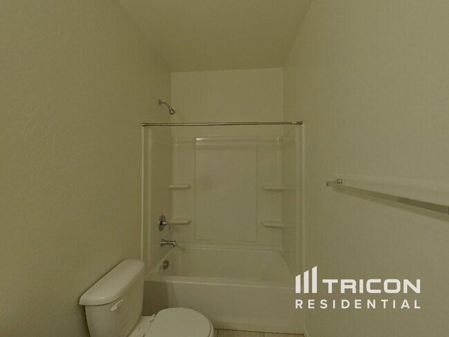 Building Photo - 17030 N Rosemont St