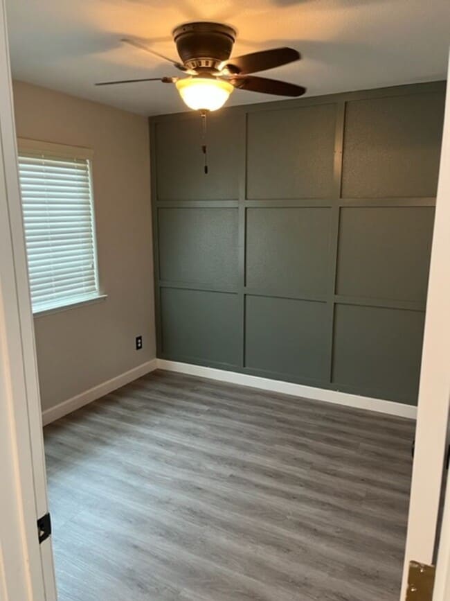 Building Photo - Coming Soon! Nice 3 bedroom 2 bathroom house in Hanford