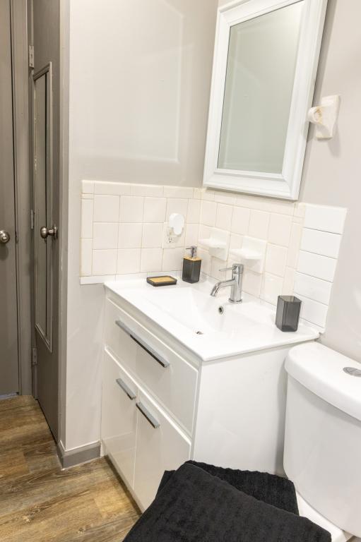 Building Photo - 1420 Villa Ct