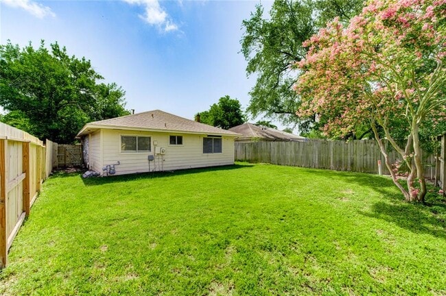 Building Photo - 5207 Beaverhill Dr