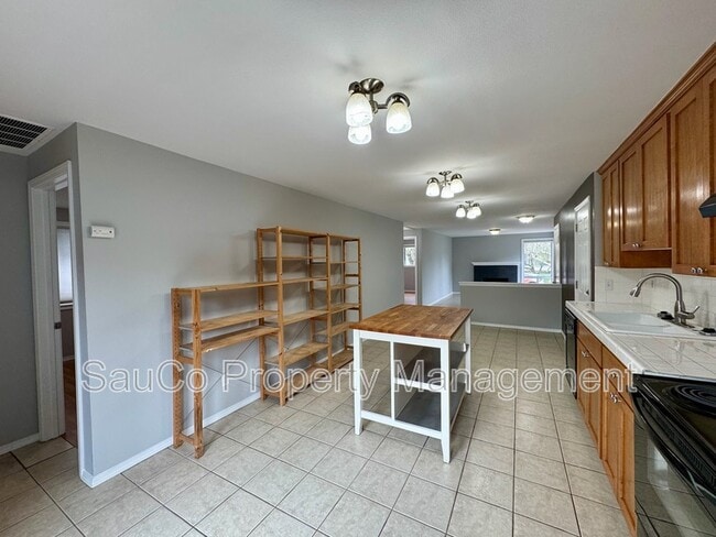 Building Photo - 1734 NE Bryant St