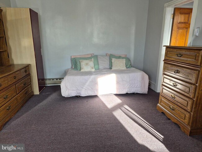 Building Photo - 223 Ryers Ave