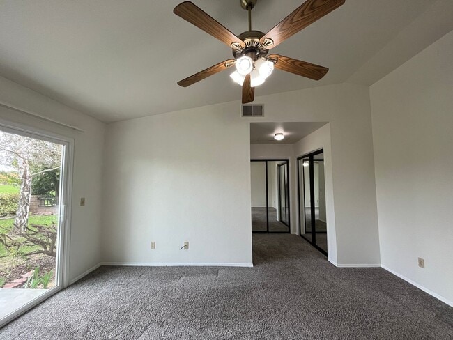 Building Photo - 924 Torrey Pines Dr