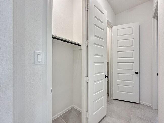 Building Photo - 5603 Ash Vly Dr