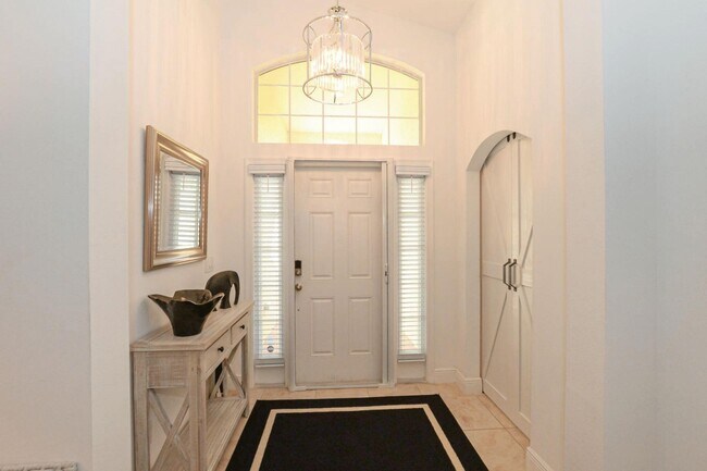 Building Photo - 9756 Palm Breezes Dr