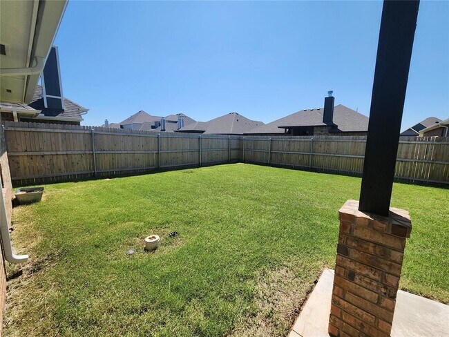 Building Photo - 16013 Dahlia Rd