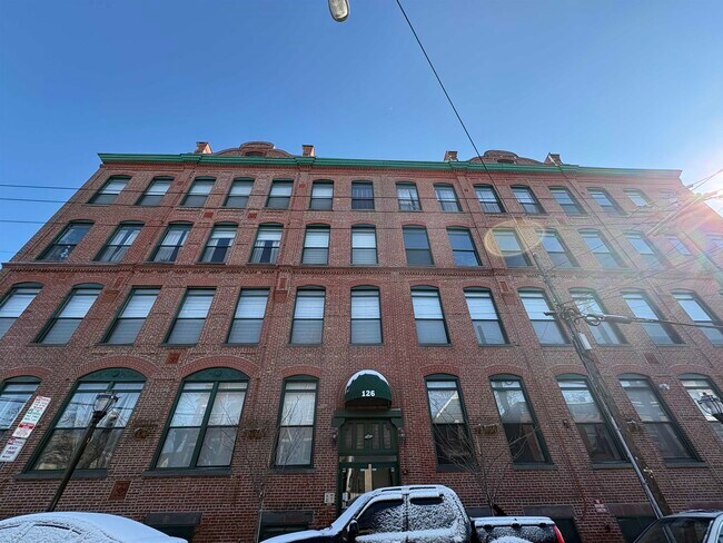 Building Photo - 126 Webster Ave