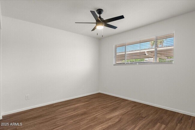 Building Photo - 6438 E Butte St