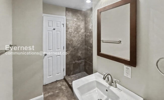 Building Photo - 244 E Haven Dr