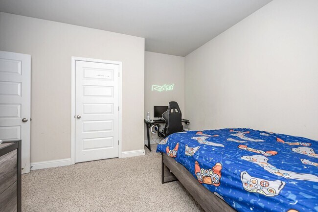 Building Photo - Beautiful 4 Bedroom 3 Bath Home!