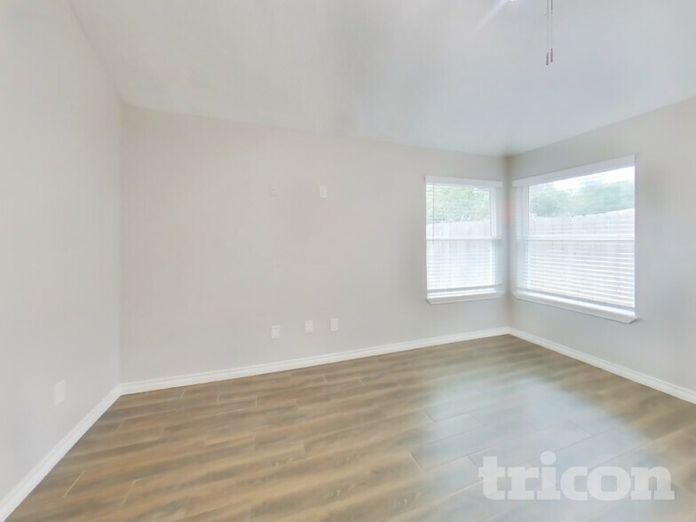 Building Photo - 15614 Fox Springs Dr