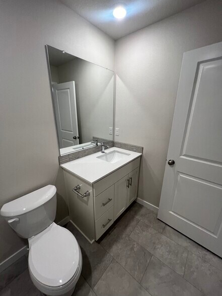 Building Photo - 6532 SE Nasha St