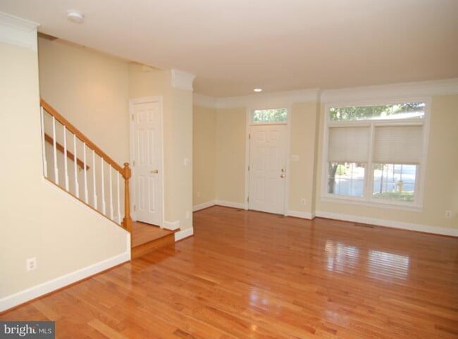 Building Photo - 2404 13th Ct N