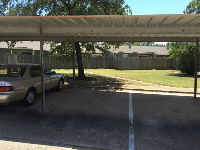 Building Photo - 2800 Longmire Dr