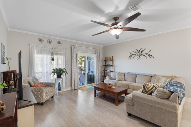 Building Photo - 2711 Bay Club Dr